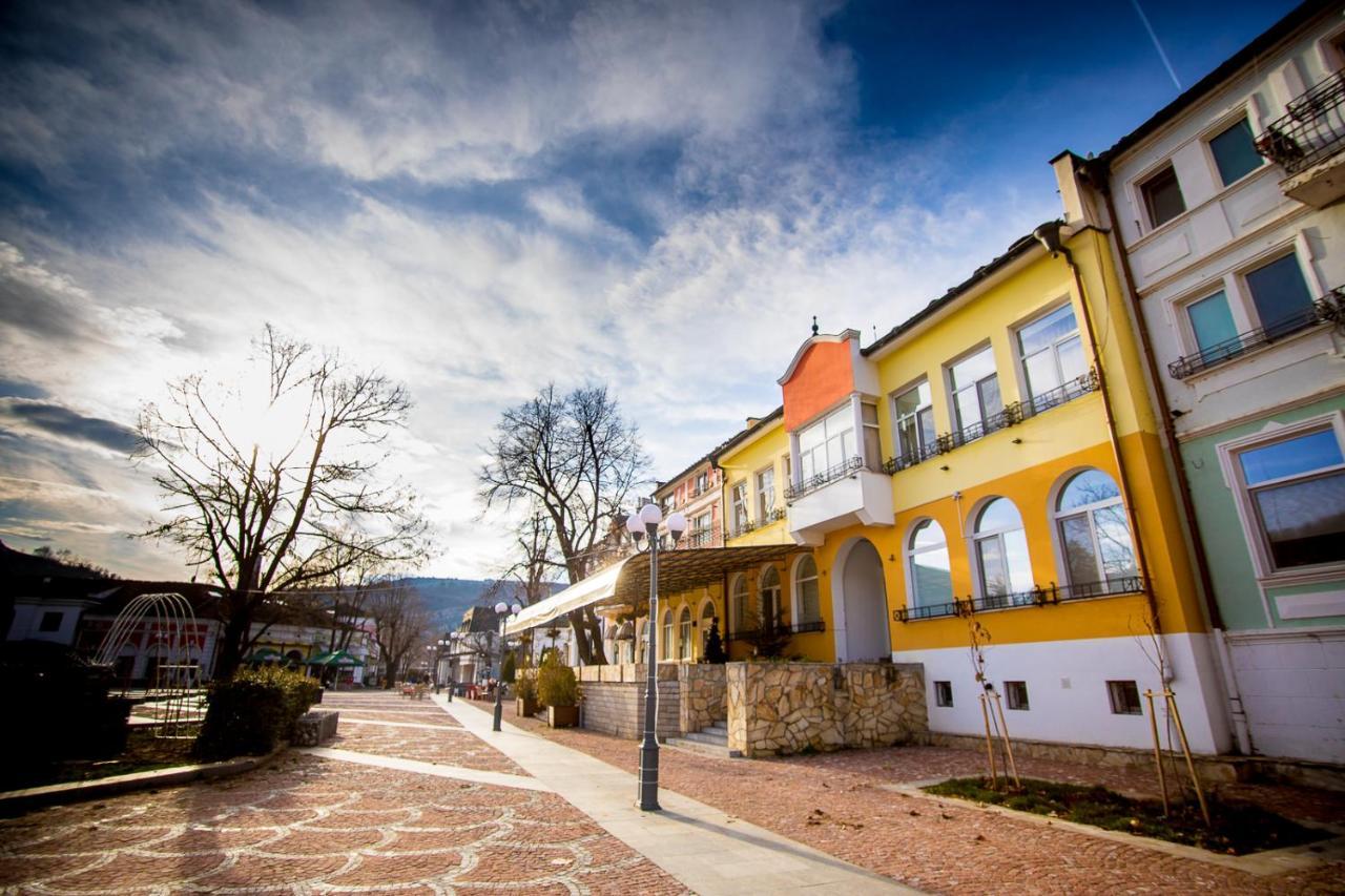 Old City Square Apartment Lovech Exteriör bild
